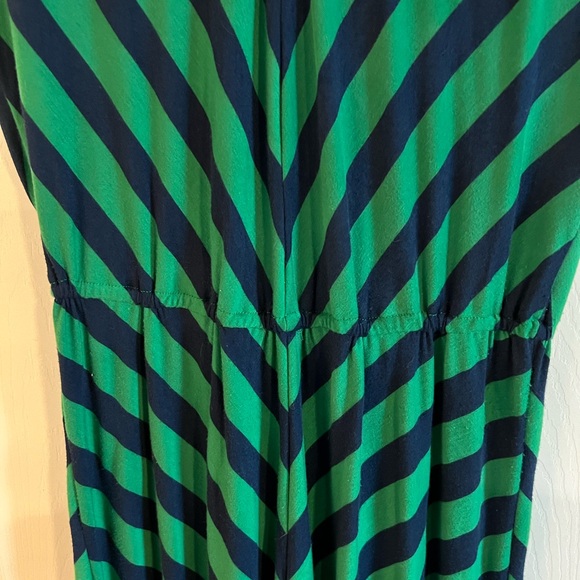 Olivia Moon v-neck high/low dress in a chevron pattern. Size L. - Picture 3 of 11
